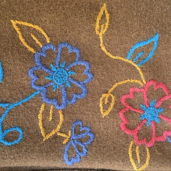 ALPACA III Floral Embroidered Jacket /Coat - Picture 3 of 9